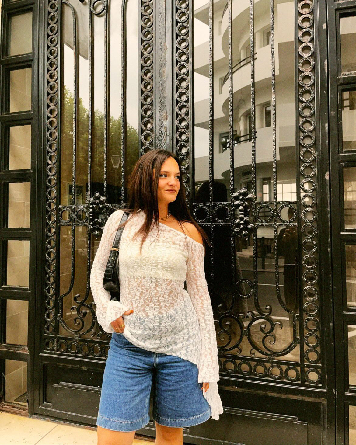 TOP DENTELLE ASYMÉTRIQUE