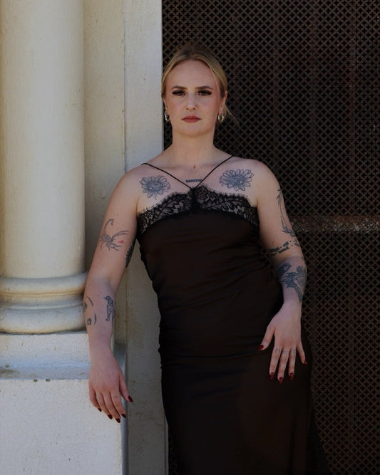 ROBE MARRON SATINÉE
