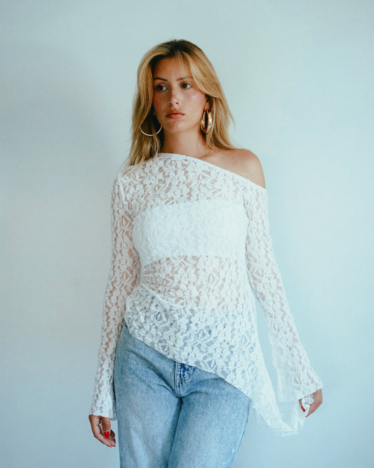 TOP DENTELLE ASYMÉTRIQUE